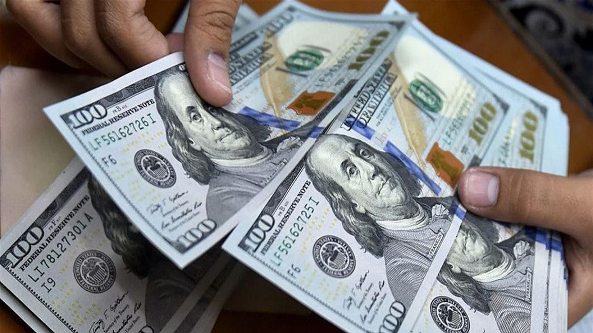 انخفاض أسعار الدولار في أسواق بغداد وأربيل